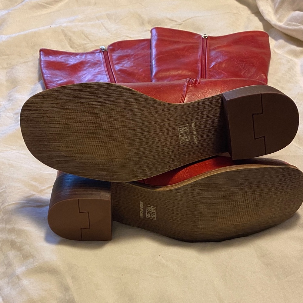 Chic Red Heeled Boots - Picture 4 of 5
